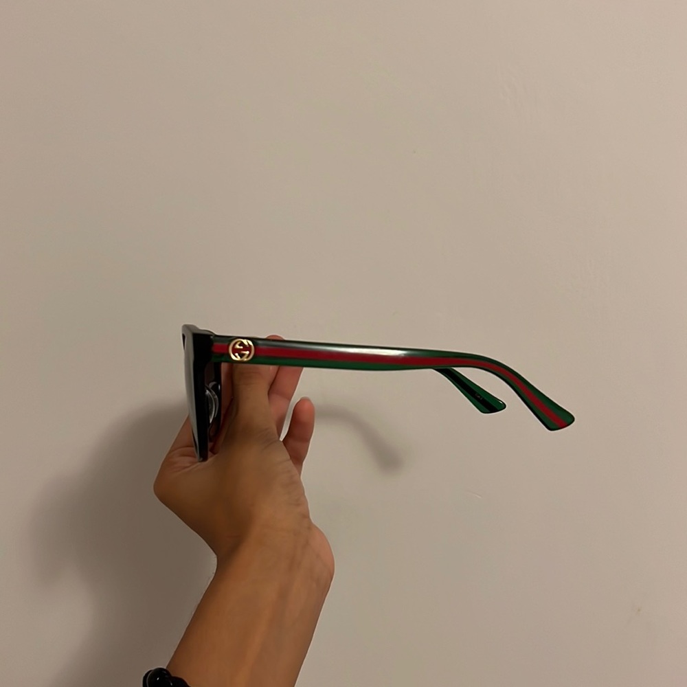 gucci sunglasses womens barely worn with case and cleaner.